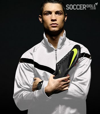 Nike lanza "The Black Pack" la mano de Cristiano Ronaldo - Marca de Gol