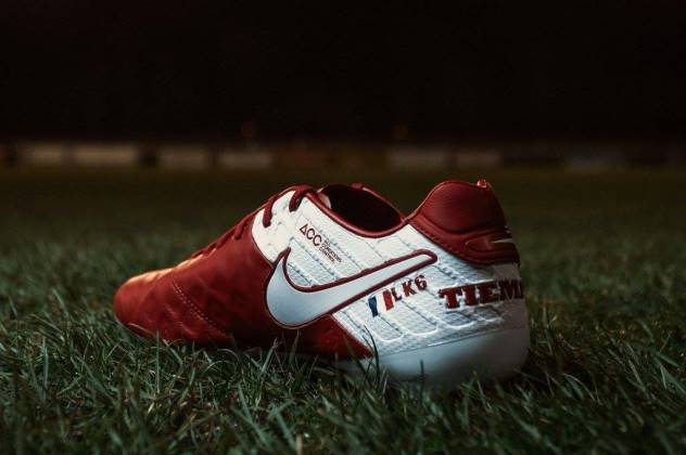 tubo Bolos Escupir Botines Nike Tiempo Legend 6 iD Laurent Koscielny - Marca de Gol