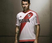 camiseta titular River Plate 2016 – Mora