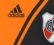 Camiseta de River Plate naranja