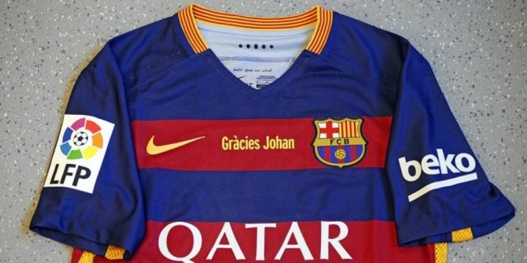 FC Barcelona presenta camiseta homenaje para Johan Cruyff