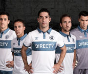 Camiseta conmemorativa 80 años Umbro de Universidad Católica