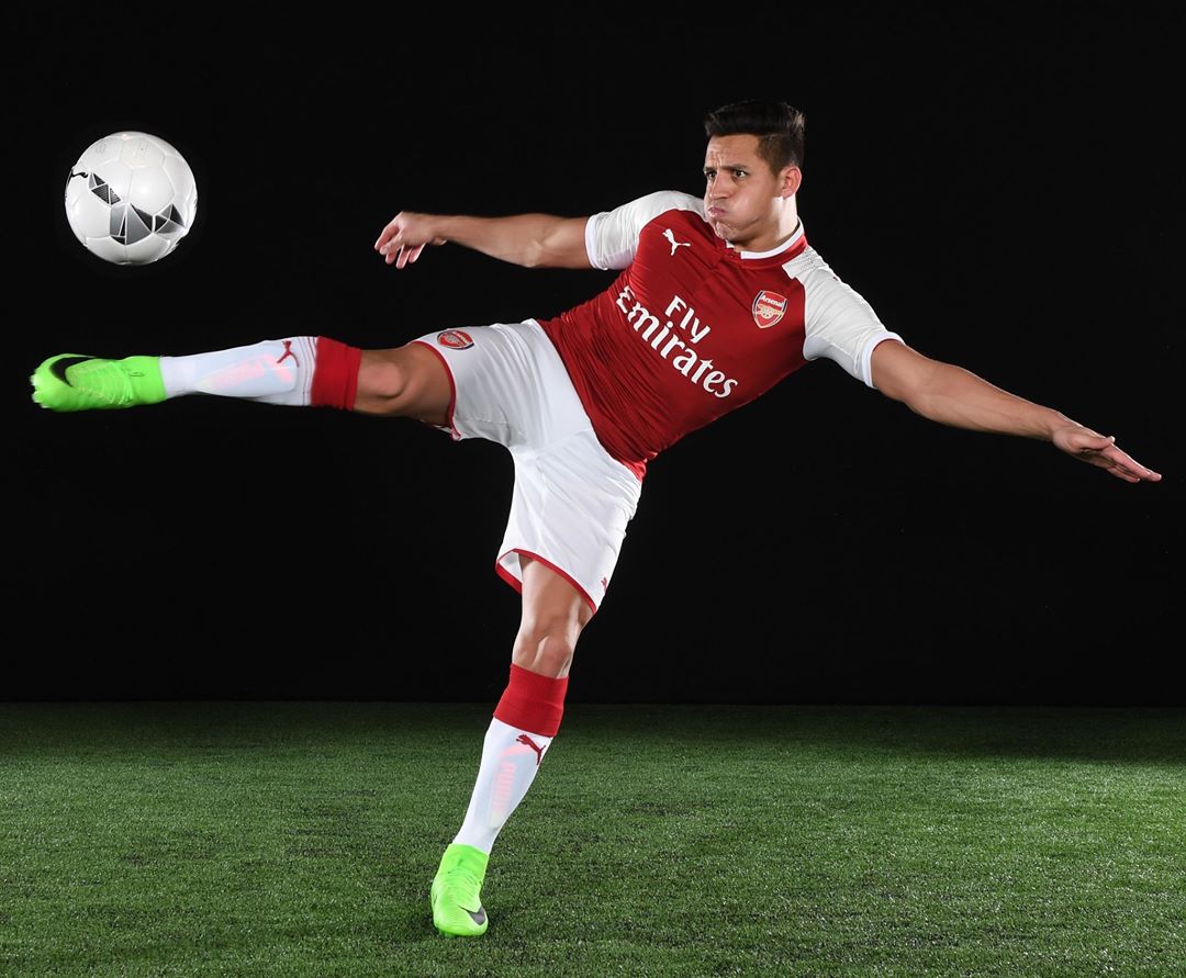 Arsenal FC PUMA Home Kit 2017 18 Alexis Sánchez