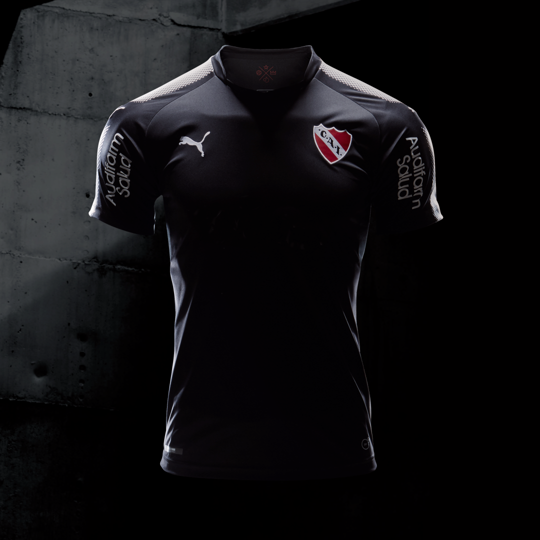El Club Atletico Independiente lanza junto a Puma su edición limitada de  camisetas ¨Paladar Negro¨para la Copa Sudamericana todo en Negro y la away  todo blanco – Zarpado