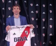 Cobertura adidas camiseta de River Plate 2017-18