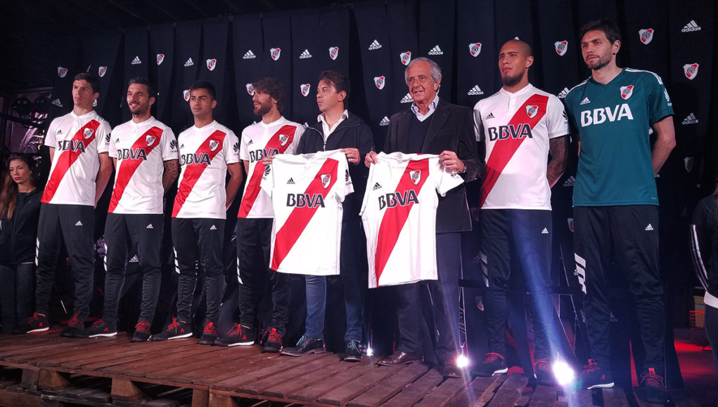 Cobertura adidas camiseta de River Plate 2017 18