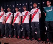 Cobertura adidas camiseta de River Plate 2017-18