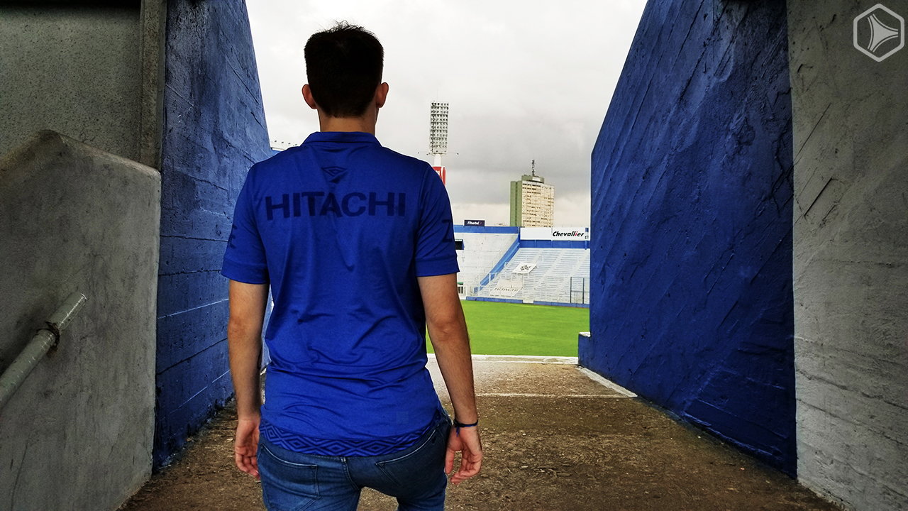 Review Camiseta alternativa Umbro de Vélez 2018