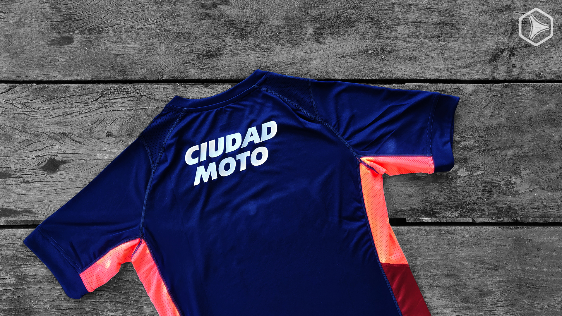 Review Tercera camiseta Peak Sport de Lanús 2019