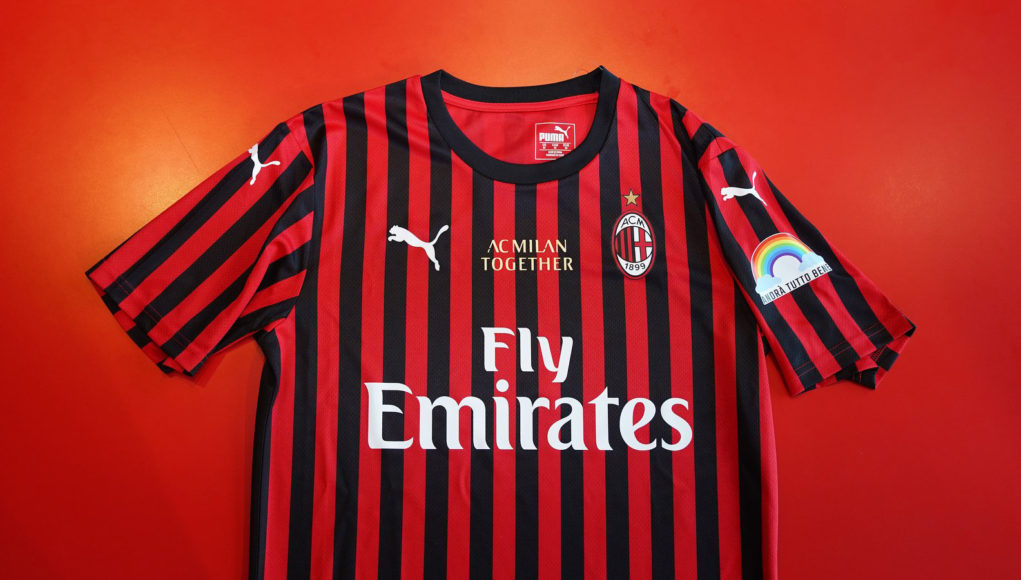 AC Milan regala camisetas