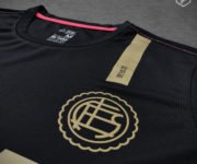 Review Tercera camiseta Peak Sport de Lanús 2020