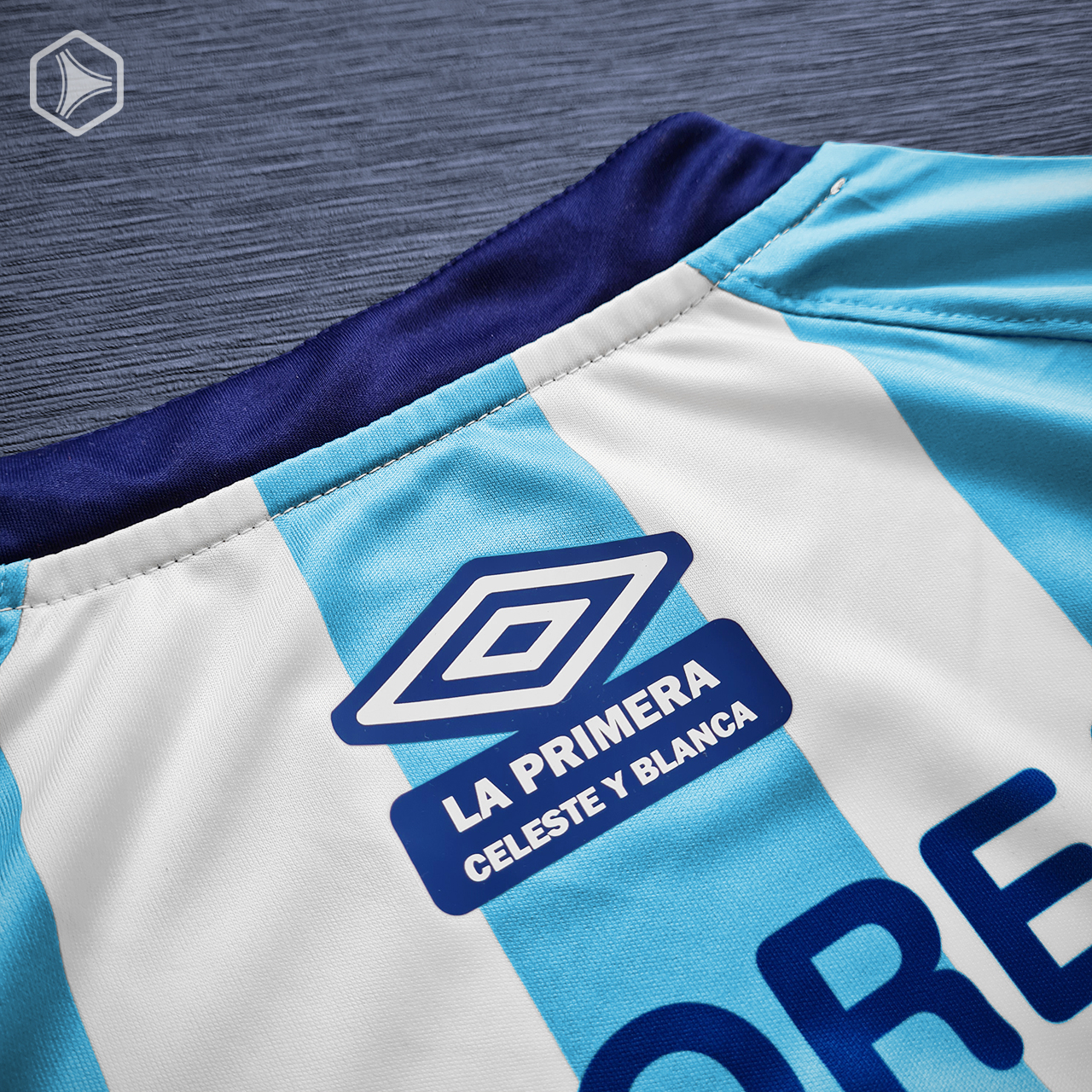 Camiseta titular Umbro de Atlético Tucumán 2021 2022