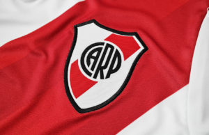 Camiseta titular adidas de River Plate 2022 2023