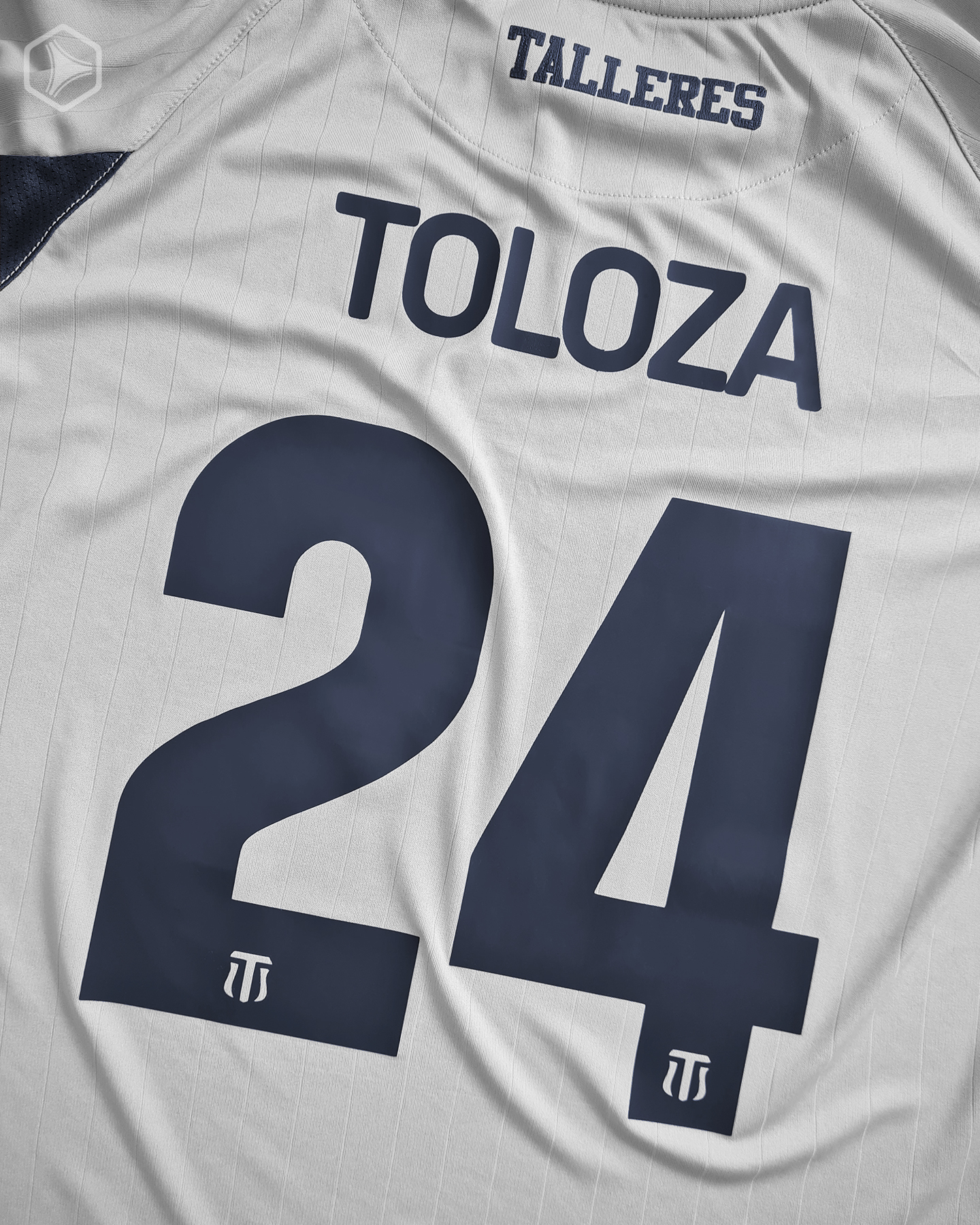 Tercera camiseta Givova de Talleres 2022 2023
