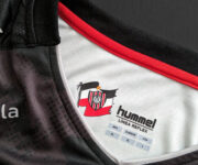Review Cuarta camiseta hummel de Chacarita Juniors 2023