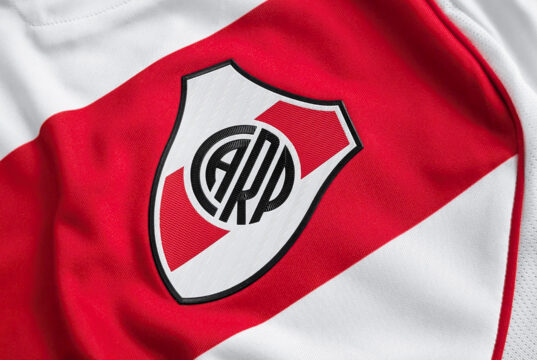 Camiseta titular adidas de River Plate 2024 2025