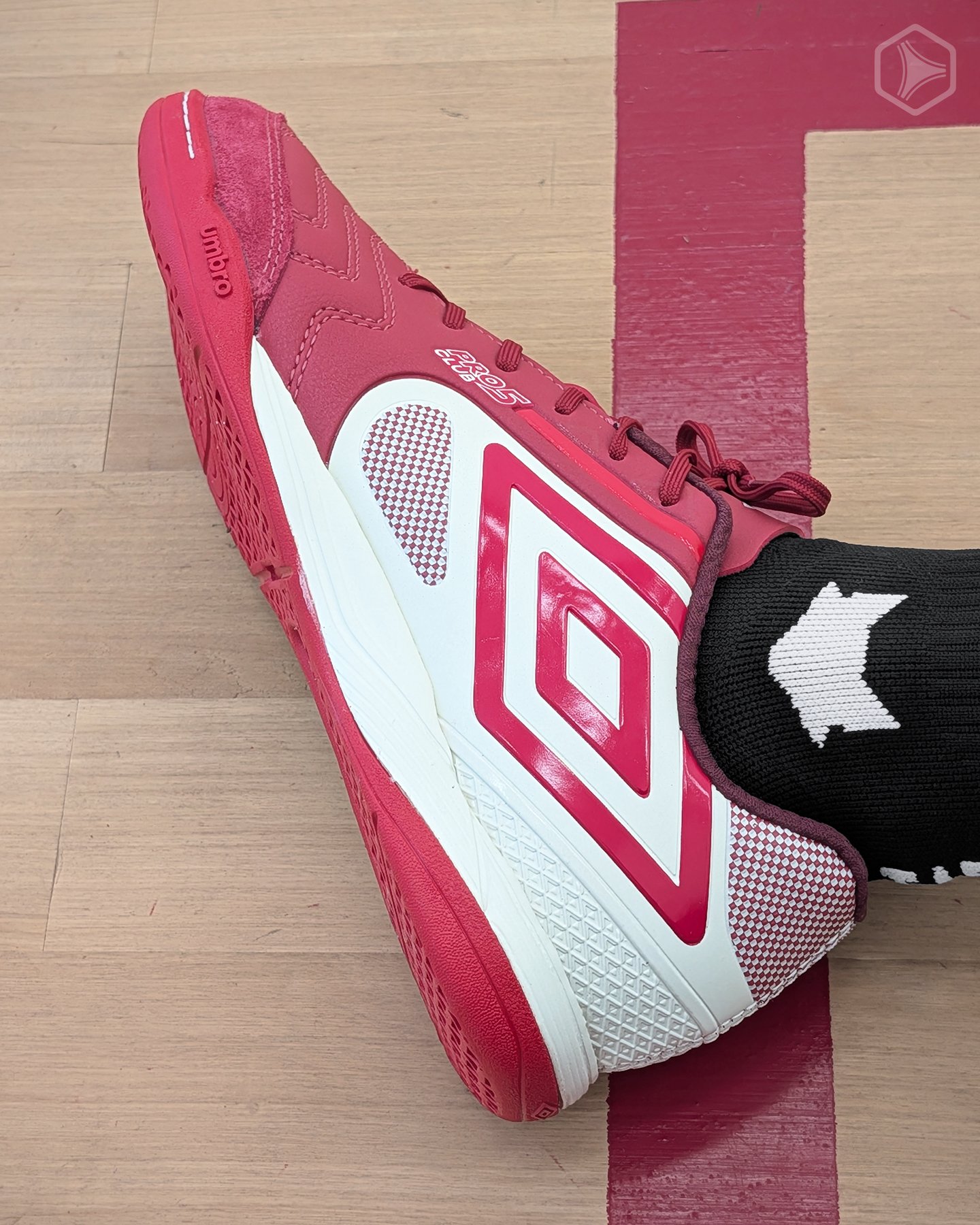 Umbro Pro 5 Bump Club 'Cherry'