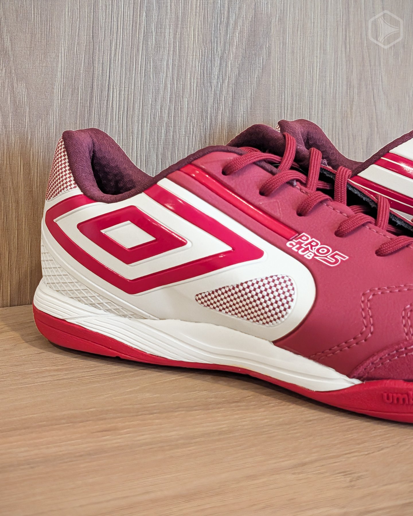 Umbro Pro 5 Bump Club 'Cherry'