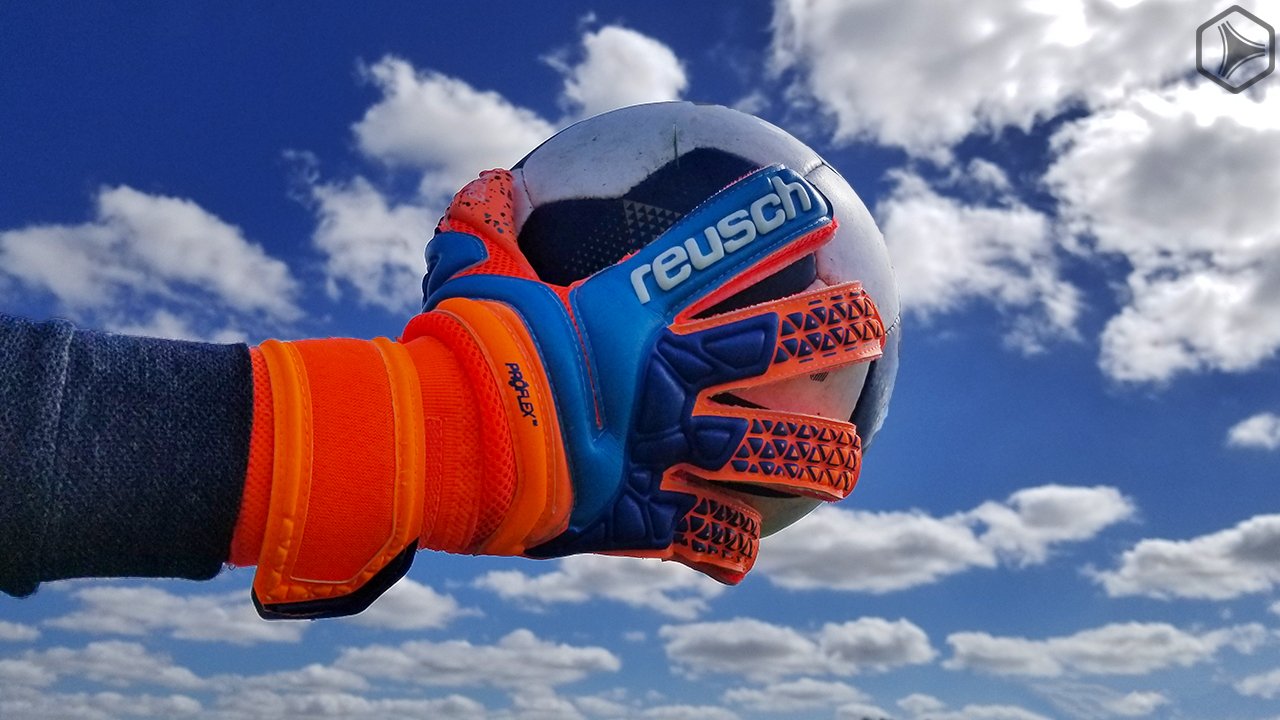 thumbnail image 2 of Reusch Gloves Attrakt Pro G3 SpeedBump Evolution Ortho-Tec 2 of 11