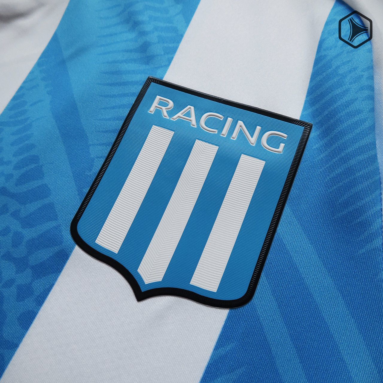 NUEVA CAMISETA TITULAR | RACING CLUB: EL MANTO SAGRADO